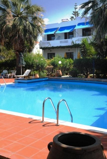 Apartament Kalives *